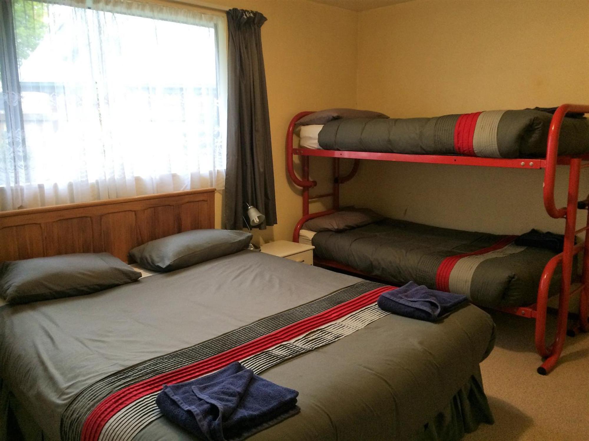 Cedar Chalets And Barkers Lodge ميثفين الغرفة الصورة
