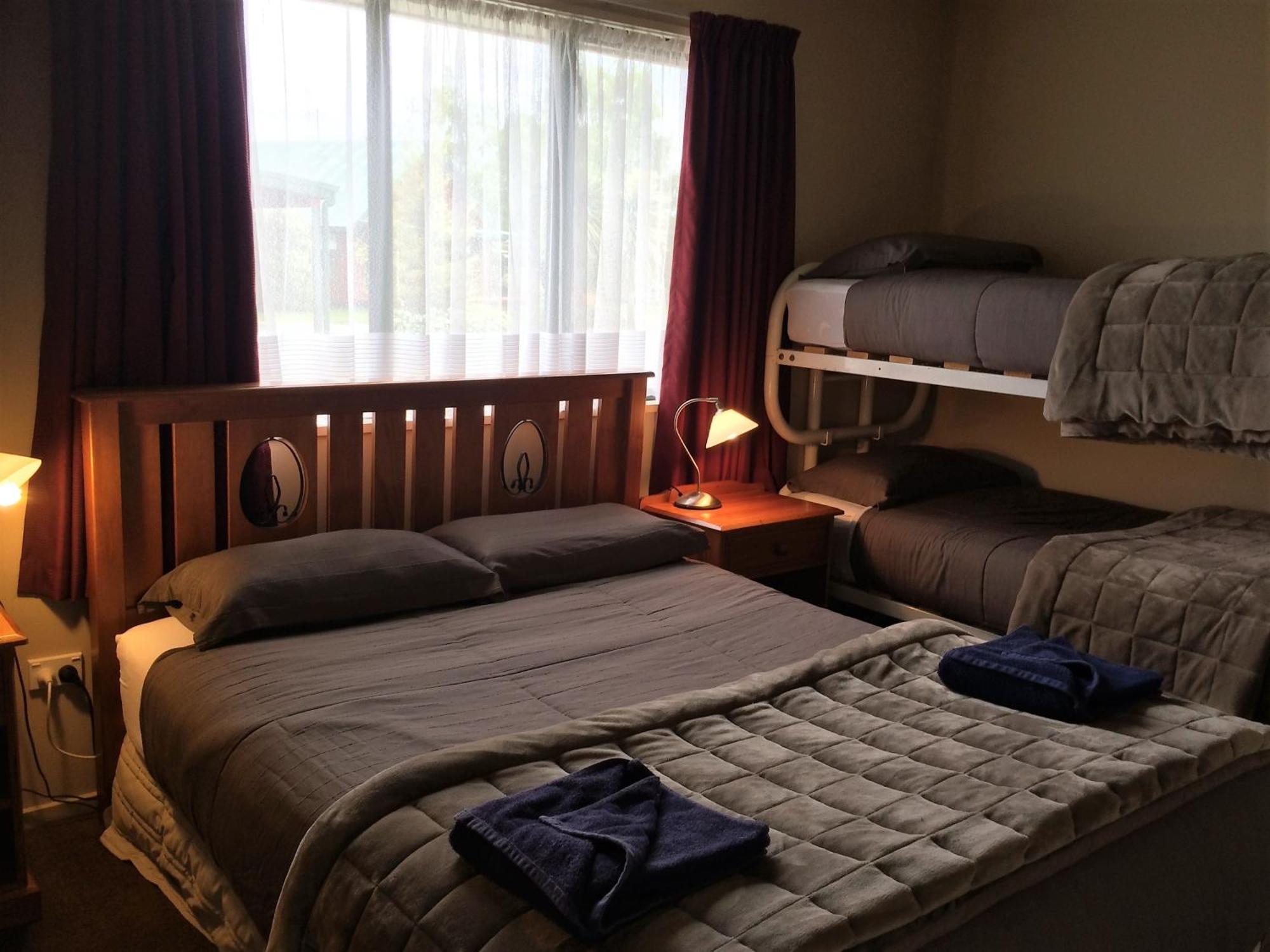 Cedar Chalets And Barkers Lodge ميثفين الغرفة الصورة